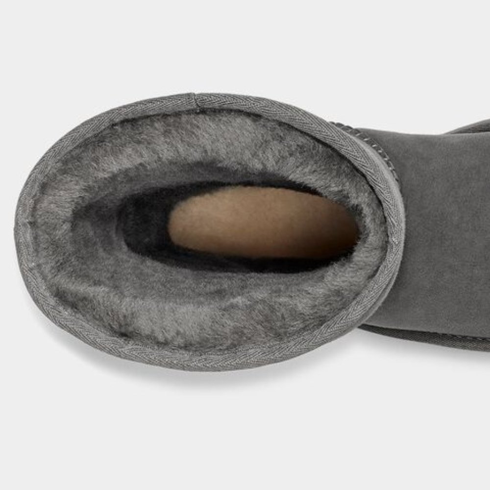 🎁 UGG Women's Classic Tall II Winter Boot - Picture 4 of 5